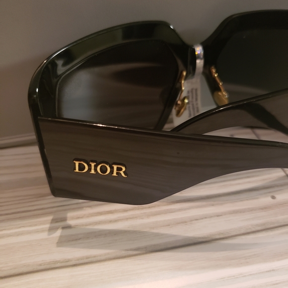 DIOR Sol Light 2 Oversized Celebrity Sunglasses - Picture 11 of 14